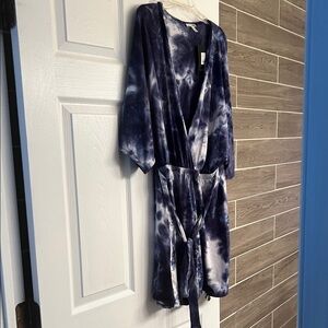 Stylish Women's Tie-Dye Robe in Blue and White